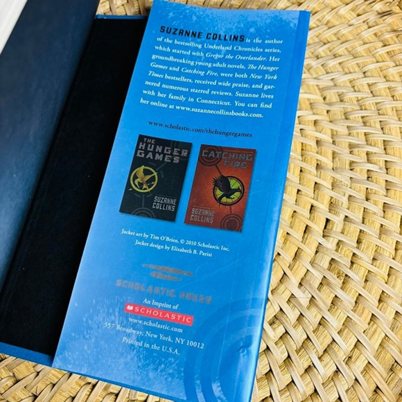 Mockingjay - First Edition Hardcover - Fantasy Fiction Book - Picture 12 of 13